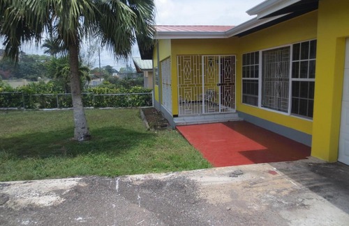 Mandeville House | Chateau Yellow