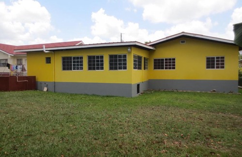 Mandeville House | Chateau Yellow