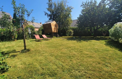 Chateaubriant Apartment | Chateaubriant town center gite with terrace and garden