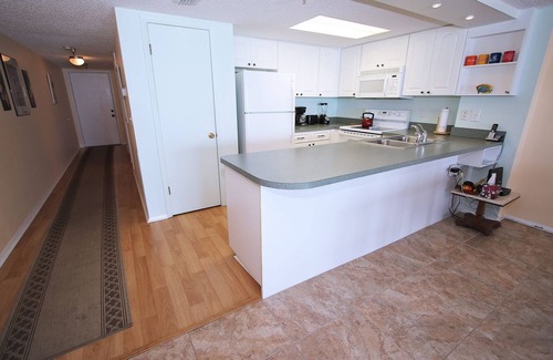 Indian Shores Condo | Chateaux Condominium 302
