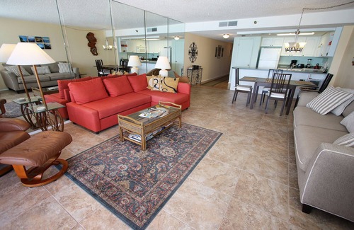 Indian Shores Condo | Chateaux Condominium 302