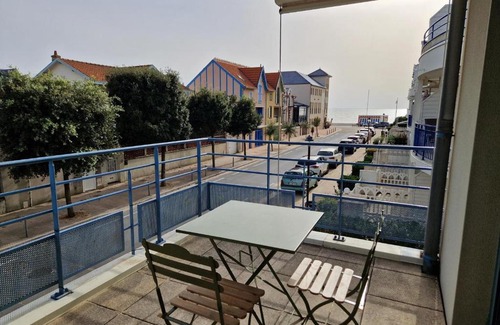 Quartier du Casino Apartment | Chatelaillon-Plage Centre-Ville: Apt 4 pers, balcon, parking, piscine, wifi - FR-1-706-21