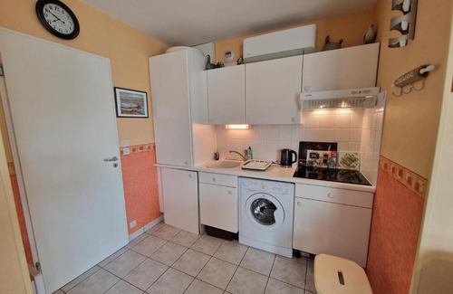 Quartier du Casino Apartment | Chatelaillon-Plage Centre-Ville: Apt 4 pers, balcon, parking, piscine, wifi - FR-1-706-21