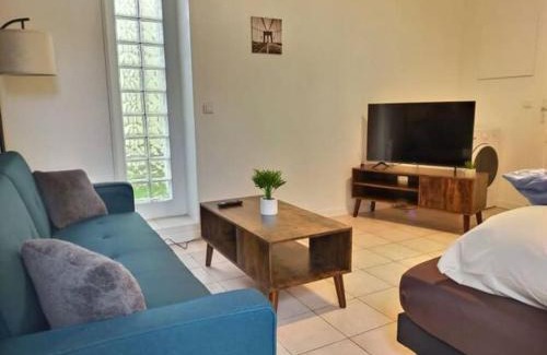 Chatenay-Malabry Apartment | CHATENAY 4 · Cozy Studio with car park and terrace