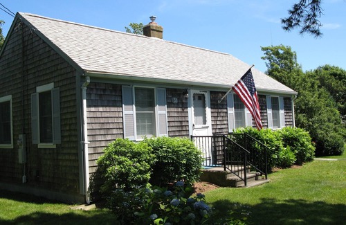 West Chatham House | Chatham! 3BR house, large quiet yard, 5 min to beach, walk to shops, restaurants