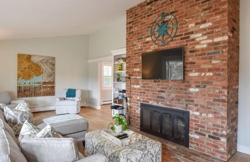Chatham House | Chatham Getaway w Screened Porch