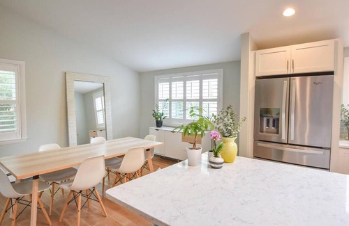 Chatham House | Chatham Getaway w Screened Porch