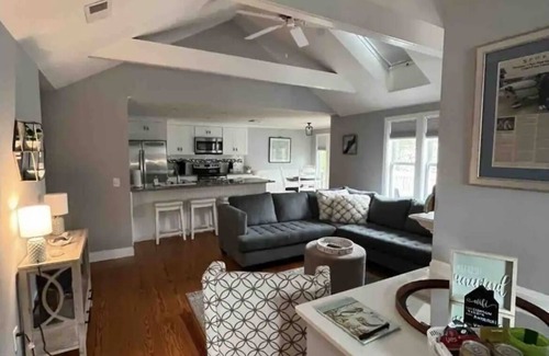 North Chatham Condo | Chatham Luxury! WALK to beach