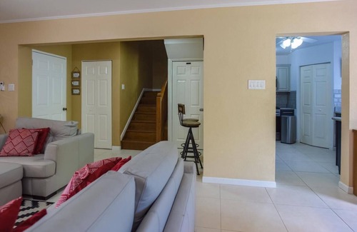 Montego Bay House | CHATHAM PALMS - FREE BEACH ACCESS - AIR CON THROUGHOUT