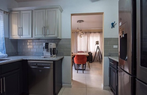 Montego Bay House | CHATHAM PALMS - FREE BEACH ACCESS - AIR CON THROUGHOUT