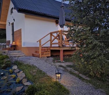 Uscie Gorlickie Resort | Chatka Niedźwiadka domki w górach z sauną i jacuzzi Beskid Niski