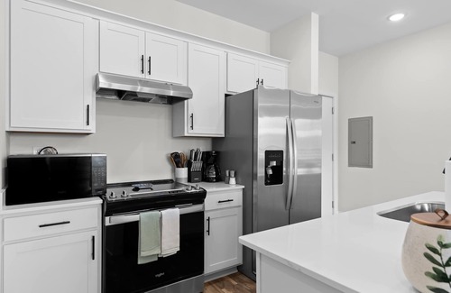 Chattanooga Apartment | Chattanooga Getaway-Sleek 2BR at the Poplin