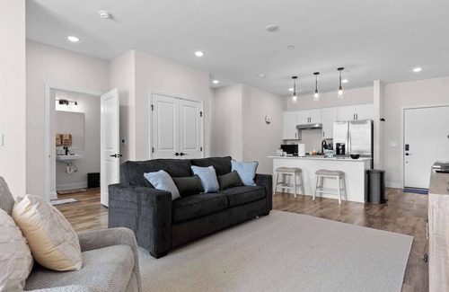 Chattanooga Apartment | Chattanooga Getaway-Sleek 2BR at the Poplin