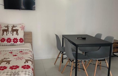 Palaiseau Apartment | Chaudari Guest House