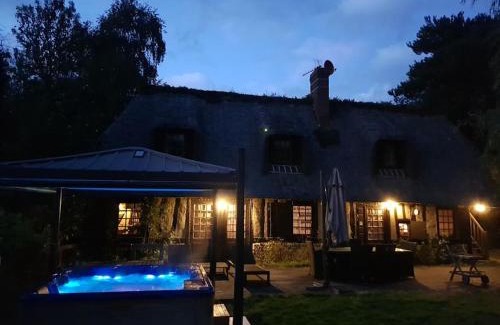 Saint-Philbert-sur-Risle House | chaumière familiale weekend & vacances paisible