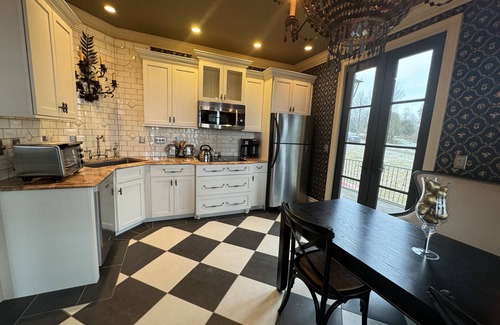 Niobe Apartment | Chautauqua 2 BR Lakefront Apartment