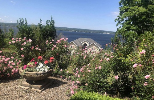 Niobe Apartment | Chautauqua 2 BR Lakefront Apartment