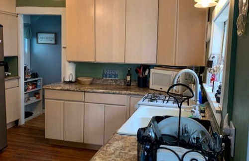 Jamestown West Cottage | Chautauqua lakefront cottage🐠GREAT LOCATION 🐠Pet friendly