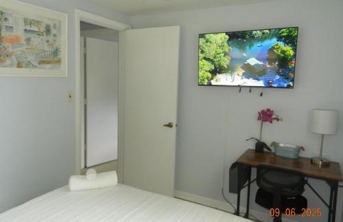 Homosassa House | Chazz Doorway Duplex