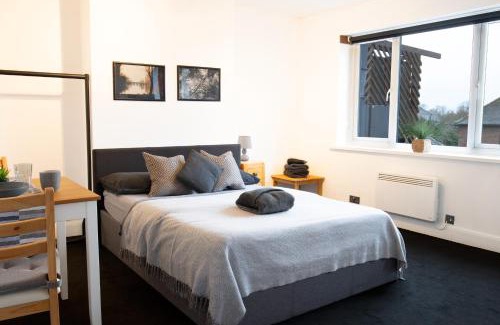Sutton Apartment | Cheam Village Self Contained Flat & studio