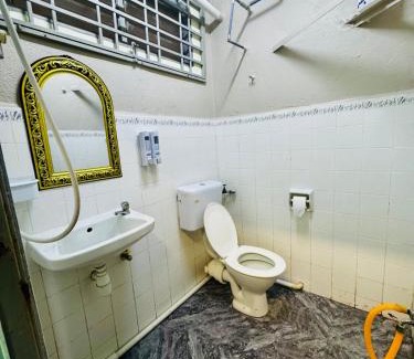 Gelugor Apartment | Cheap & Cozy 1BR Walk to USM 10 Min Malaysian guest only
