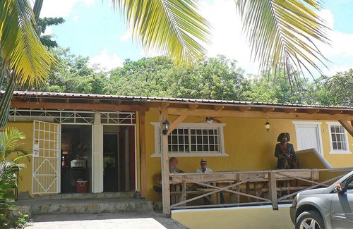 La Mulata Apartment | Cheap guest-friendly room in quiet countryside hotel-restaurant