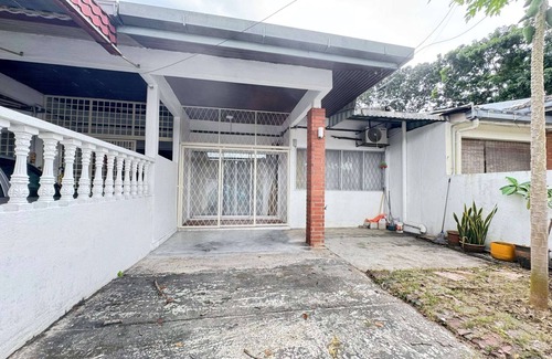 Petaling Jaya House | Cheap! New, 1-7 Pax @ PJ Town area, Easy Parking