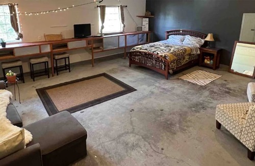 Wasilla Apartment | Cheap private ( bed, shower, toilet) Near downtown.
