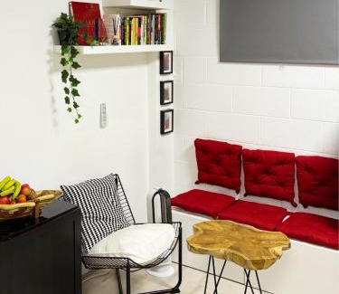 Park Royal Hotel | Cheap Quiet Double Room in Park Royal with off-site Gym Access to Showers