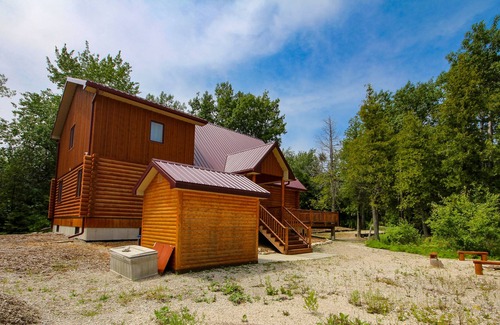 Tobermory Cottage | Check out The Bon Voyage Cottage right near the famous clear water of Tobermory.