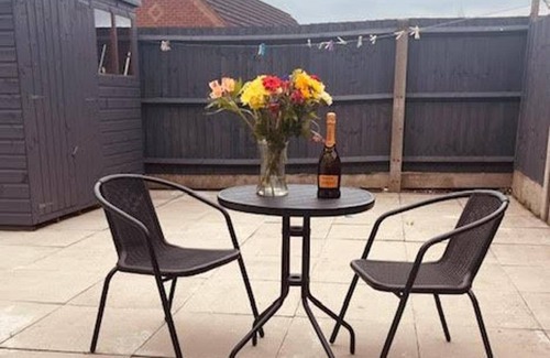 Bilston House | Check This! Premium 5-star Home From Home Retreat