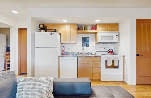 Rosario House | Cheerful 1-Bedroom Getaway on Orcas Island — Forest Retreat with Sound Views
