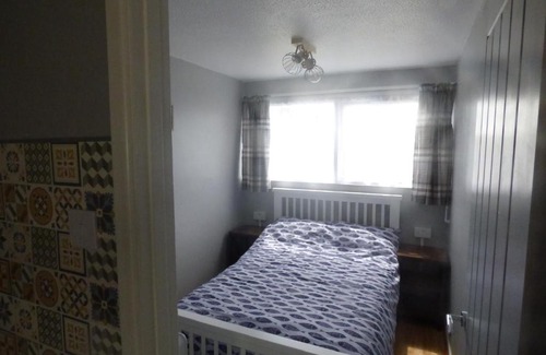 Great Yarmouth Ski Chalet | Cheerful 2 Bed Holiday Chalet with Gated Decking