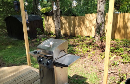 Pymatuning South Cottage | Cheerful 2 Bedroom Cottage with Hot Tub near Lake