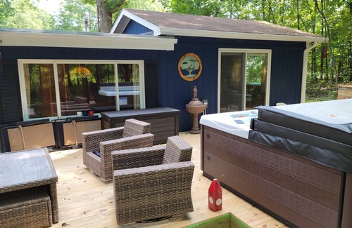 Pymatuning South Cottage | Cheerful 2 Bedroom Cottage with Hot Tub near Lake