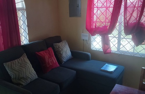 Falmouth House | Cheerful 2-Bedroom Home in Falmouth Garden