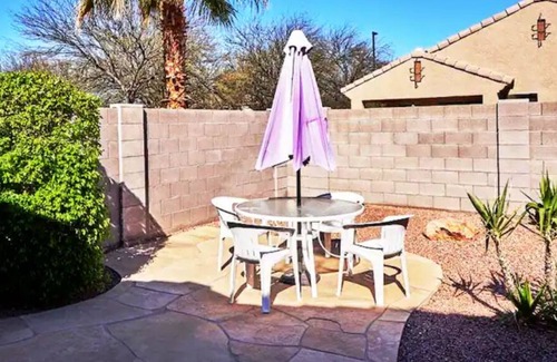 Power Ranch House | Cheerful 2 Bedroom Home