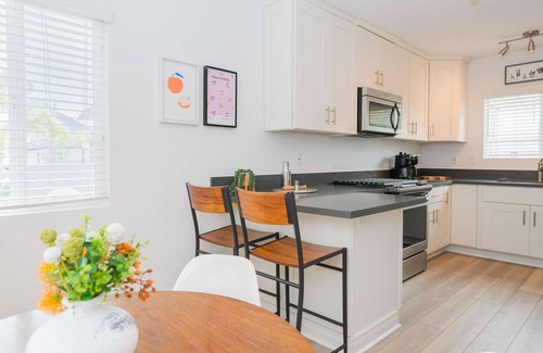 Old Towne House | Cheerful 2 Bedroom Steps to the Sand