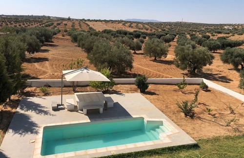 Nasrallah Villa | Cheerful 2-bedroom Villa With Pool