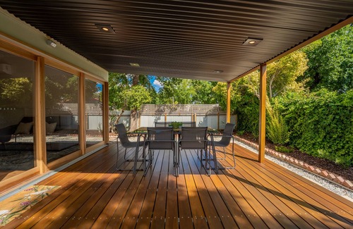 Bendigo House | Cheerful 2 BR 2 BA home opposite friendly cafe/pub