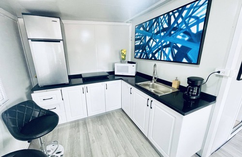 Garfield House | Cheerful 2BR Tiny-Home in Historic Garfield