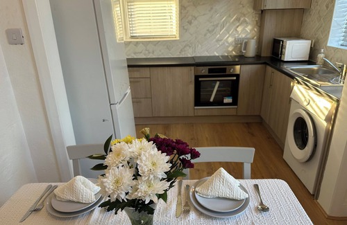 Canning Town Apartment | Cheerful 3-bedroom apartment in fabulous London