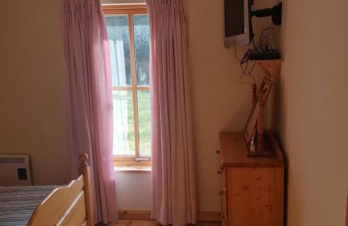 Achill Island House | Cheerful 3 bedroom cottage with open fire