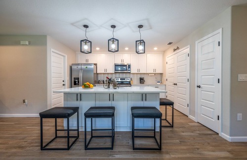 Lakeland House | Cheerful 3 bedroom home with pool + grill