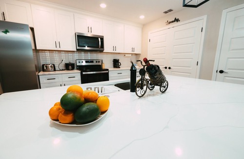 Lakeland House | Cheerful 3 bedroom home with pool + grill