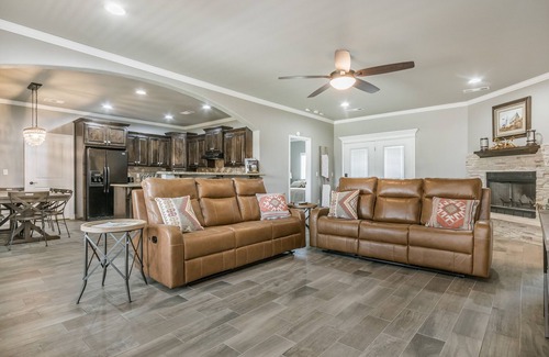 Canyon House | Cheerful 3-Bedroom Home w King Bed, Fireplace, W/D, 10 min from Palo Duro Canyon