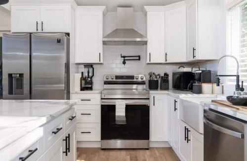 Picnic Point-North Lynnwood House | Cheerful 3 bedroom house with large backyard