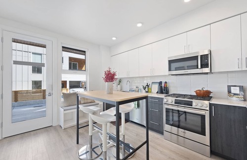 Windermere House | Cheerful 3-bedroom New Townhouse near UW/Seattle Children's with Free Parking
