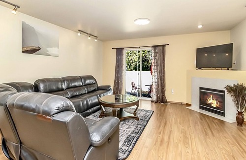 Murphys Corner House | Cheerful 3 bedroom Rambler near Boeing and Costco