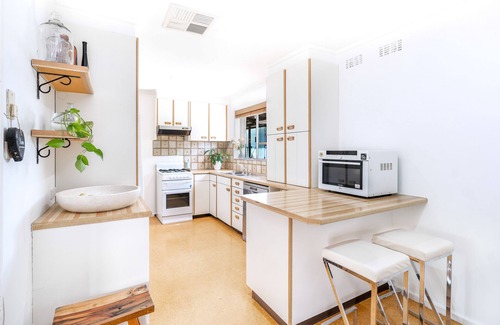 Mawson House | Cheerful 3 Bedroom Residential Home with Pool